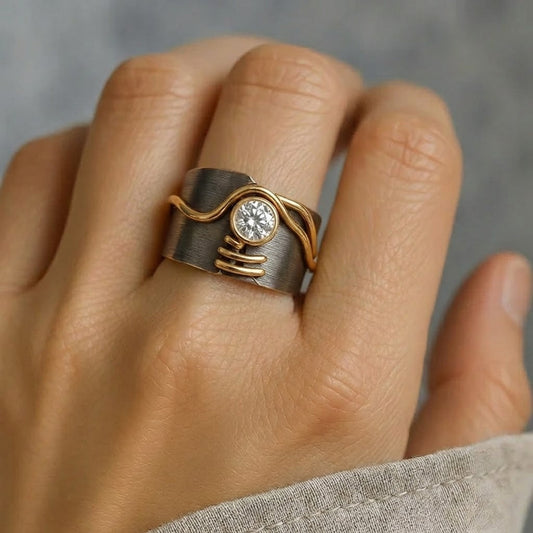 Vintage-Ring aus dunklem Silber mit Zirkonia