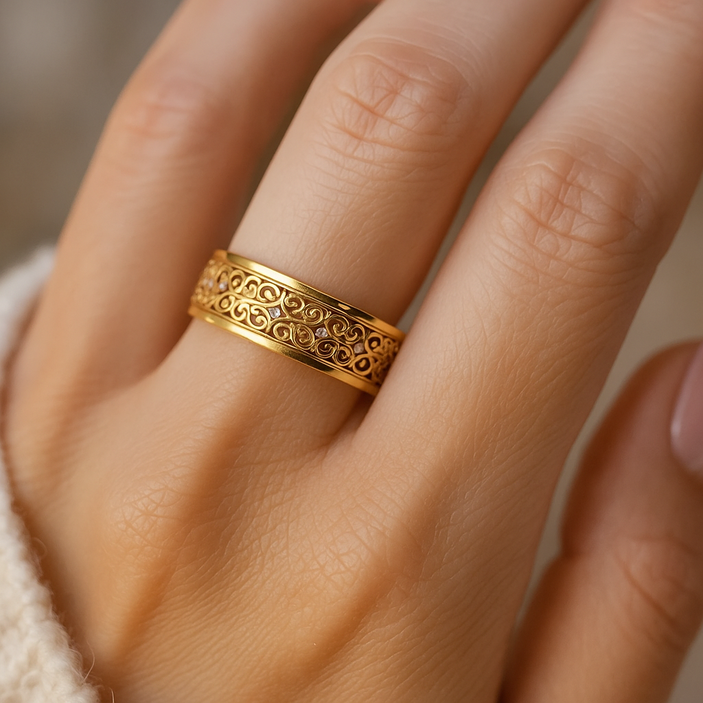 Exotischer feiner Goldring mit Hohldesign