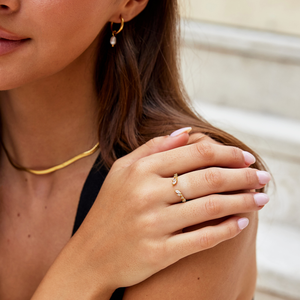 Anillo Sophia de Vid Dorada con Cristales