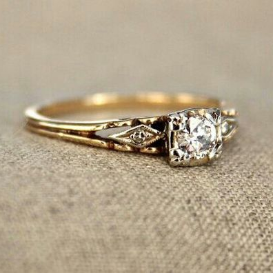 Vintage-Ring aus feinem Gold mit Zirkonia