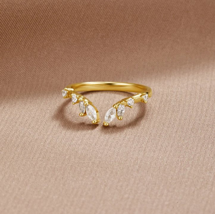 Anillo Sophia de Vid Dorada con Cristales
