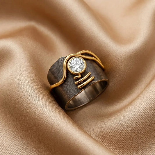 Vintage-Ring aus dunklem Silber mit Zirkonia